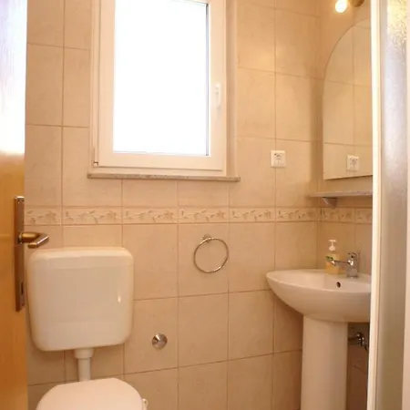 Apartment With A Parking Space Lumbarda, Korcula - 4370